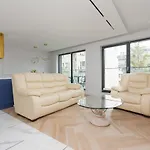 Moderna Luxury With Parking In By Renters