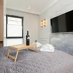 Moderna Luxury With Parking In By Renters *