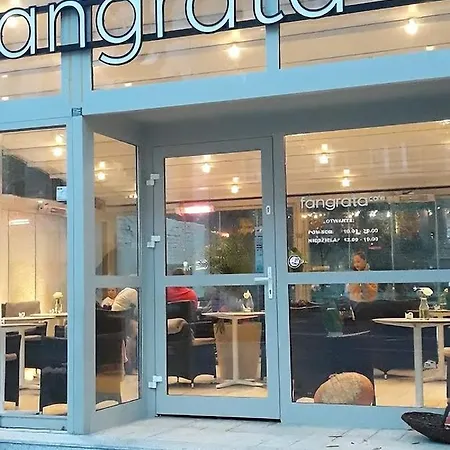 Апартаменти Moderna Luxury With Parking In By Renters Гдиня