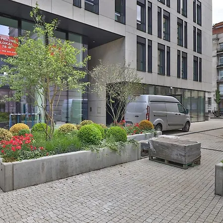 Moderna Luxury With Parking In By Renters