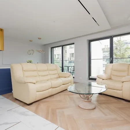 Moderna Luxury With Parking In By Renters