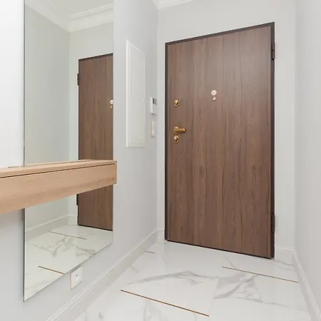 Moderna Luxury With Parking In By Renters *