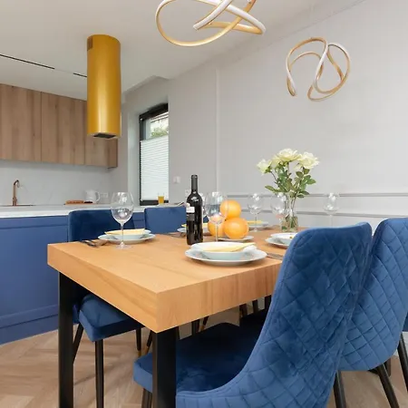 Moderna Luxury With Parking In By Renters 格丁尼亚