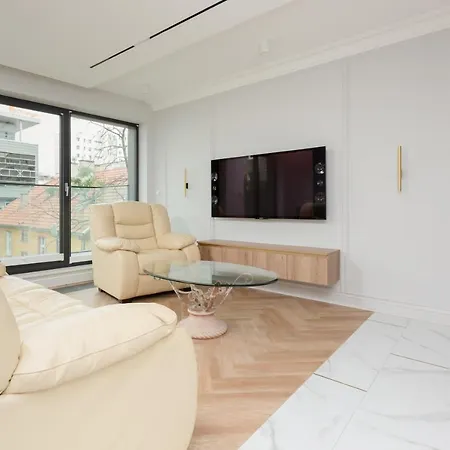 Apartment Moderna Luxury With Parking In By Renters *