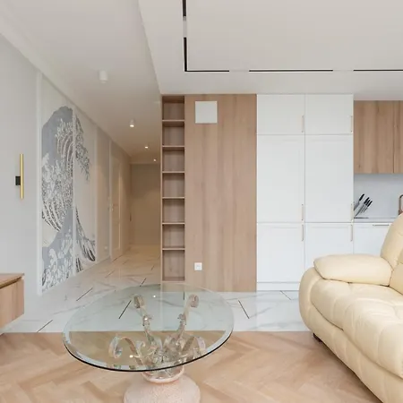 Moderna Luxury With Parking In By Renters Апартаменти