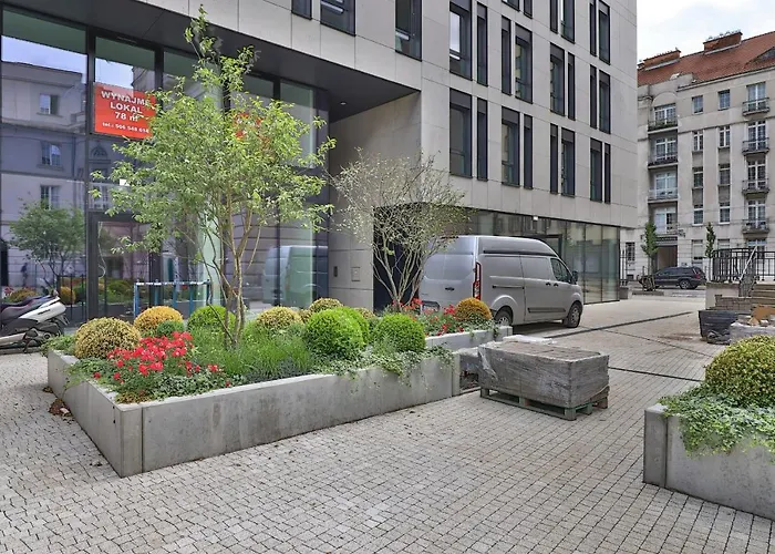 Moderna Luxury With Parking In By Renters