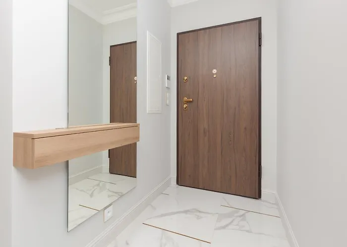 Moderna Luxury With Parking In By Renters *