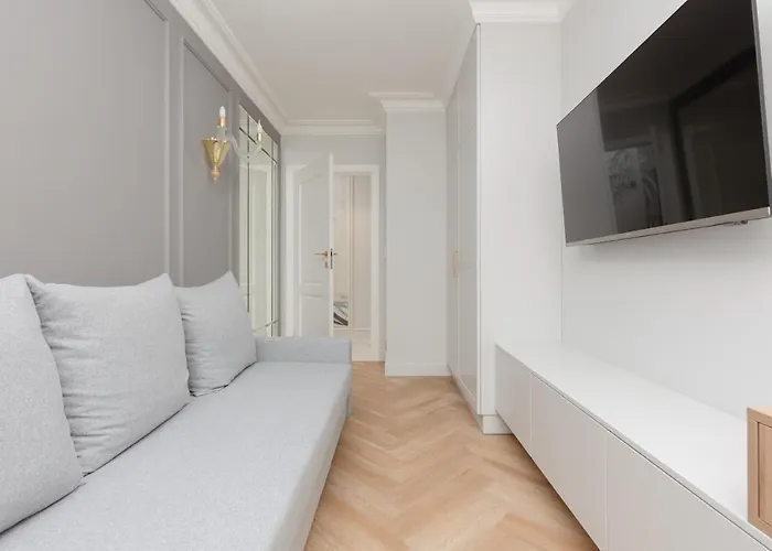 Moderna Luxury With Parking In By Renters